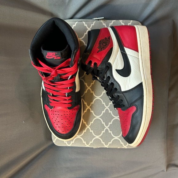 Air Jordan 1 Retro High OG 'Bred Toe' - Picture 5 of 12